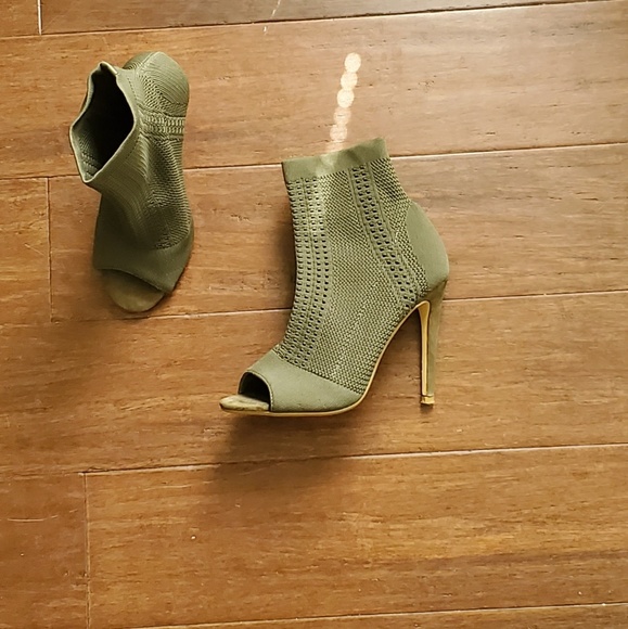 Peep Toe Heels - Picture 3 of 4